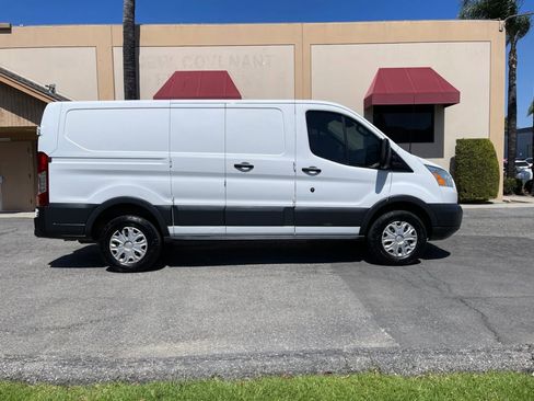 Used 2016 Ford Transit 250 130 Low Roof w/ Exterior Upgrade Package RWD image 4
