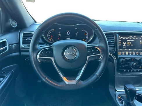 Used 2018 Jeep Grand Cherokee Altitude image 14