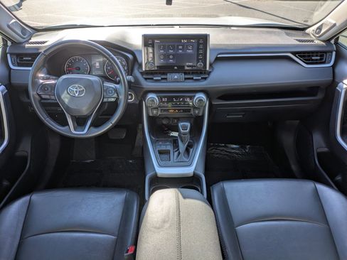 Used 2020 Toyota RAV4 XLE Premium image 18