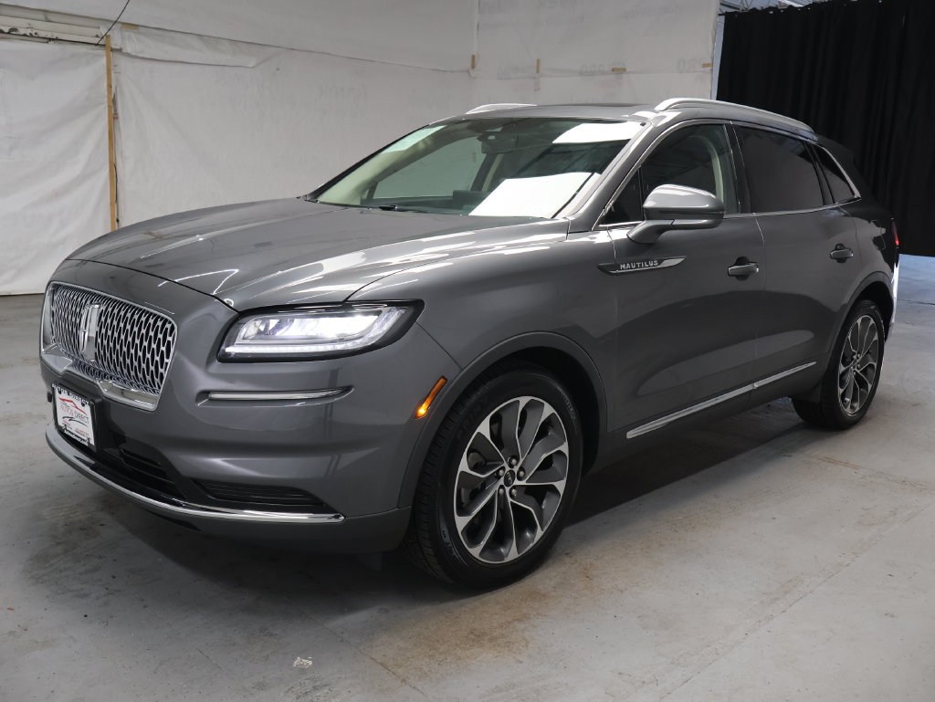 Used 2023 Lincoln Nautilus Reserve w/ Class II Trailer Tow Package AWD/4WD image 3