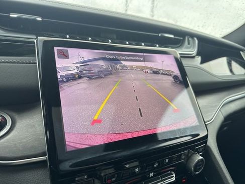Used 2023 Jeep Grand Cherokee Overland w/ Luxury Tech Group IV AWD/4WD image 28
