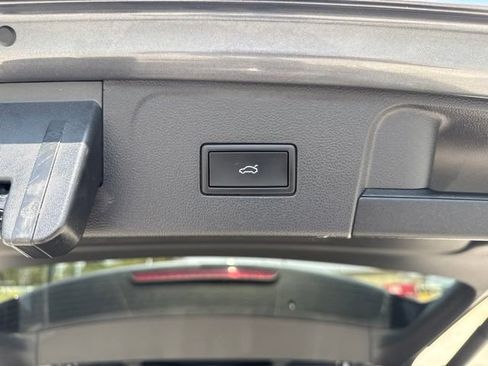 Used 2025 Volkswagen Atlas SE FWD image 20