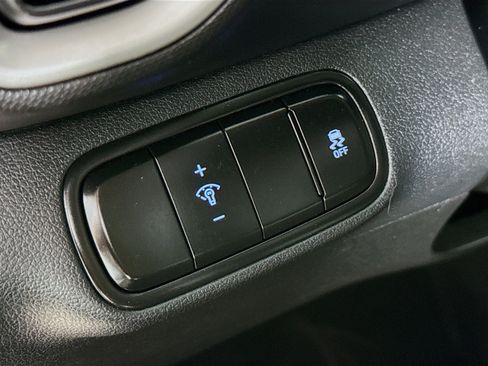 Used 2024 Hyundai Venue SEL FWD image 9