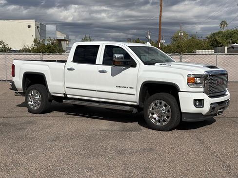Used 2017 GMC Sierra 2500 Denali w/ Duramax Plus Package image 2