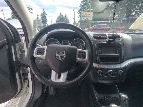 Used 2017 Dodge Journey SE w/ Flexible Seating Group FWD image 12