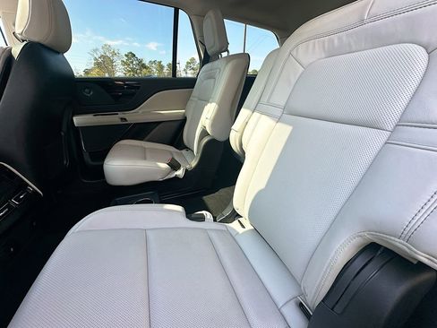 Used 2025 Lincoln Aviator Reserve w/ Illumination Package image 4