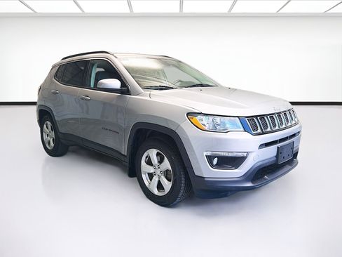 Used 2020 Jeep Compass Latitude FWD image 3