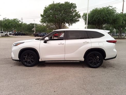 Used 2022 Toyota Highlander LE image 8