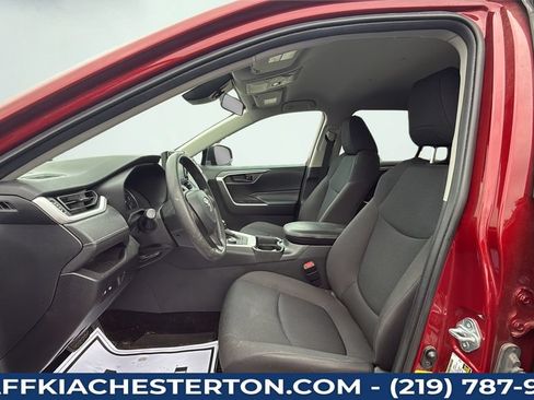 Used 2021 Toyota RAV4 LE AWD/4WD image 21