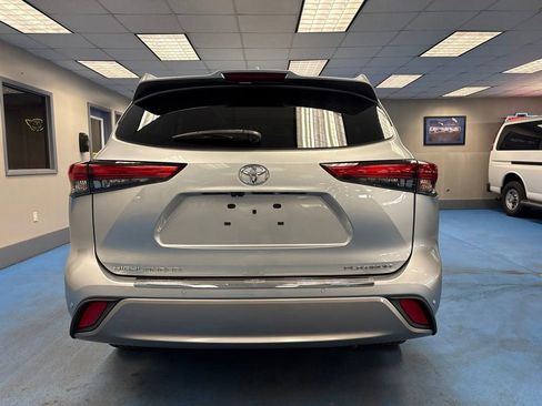 Used 2022 Toyota Highlander Platinum FWD image 7