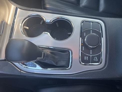 Used 2019 Jeep Grand Cherokee Limited image 14