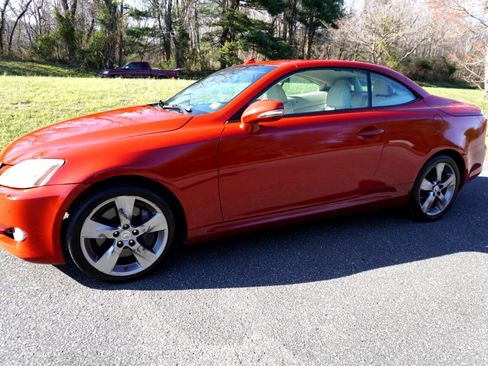 Used 2010 Lexus IS 350C image 9