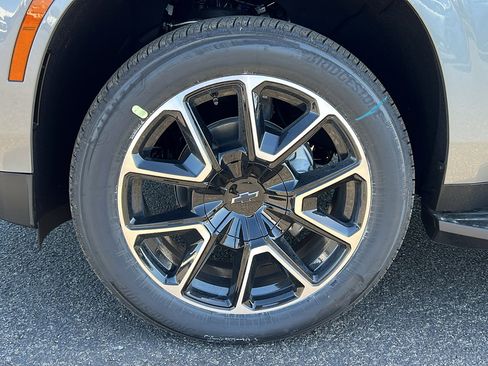 New 2026 Chevrolet Suburban RST w/ RST Capability Package image 10