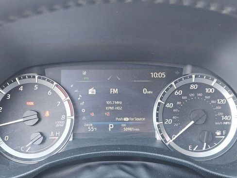 Used 2024 Toyota Highlander LE AWD/4WD image 17