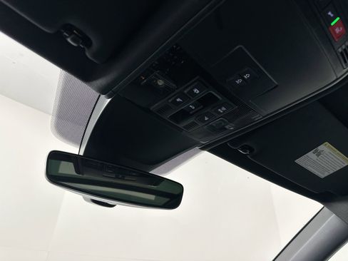 Certified 2024 Volkswagen Tiguan SE R-Line image 18