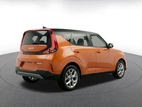 Used 2025 Kia Soul LX w/ LX Technology Package FWD image 9