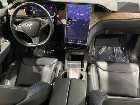 Used 2019 Tesla Model X image 5