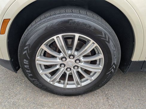 Used 2017 Cadillac XT5 Luxury w/ Driver Awareness Package image 30