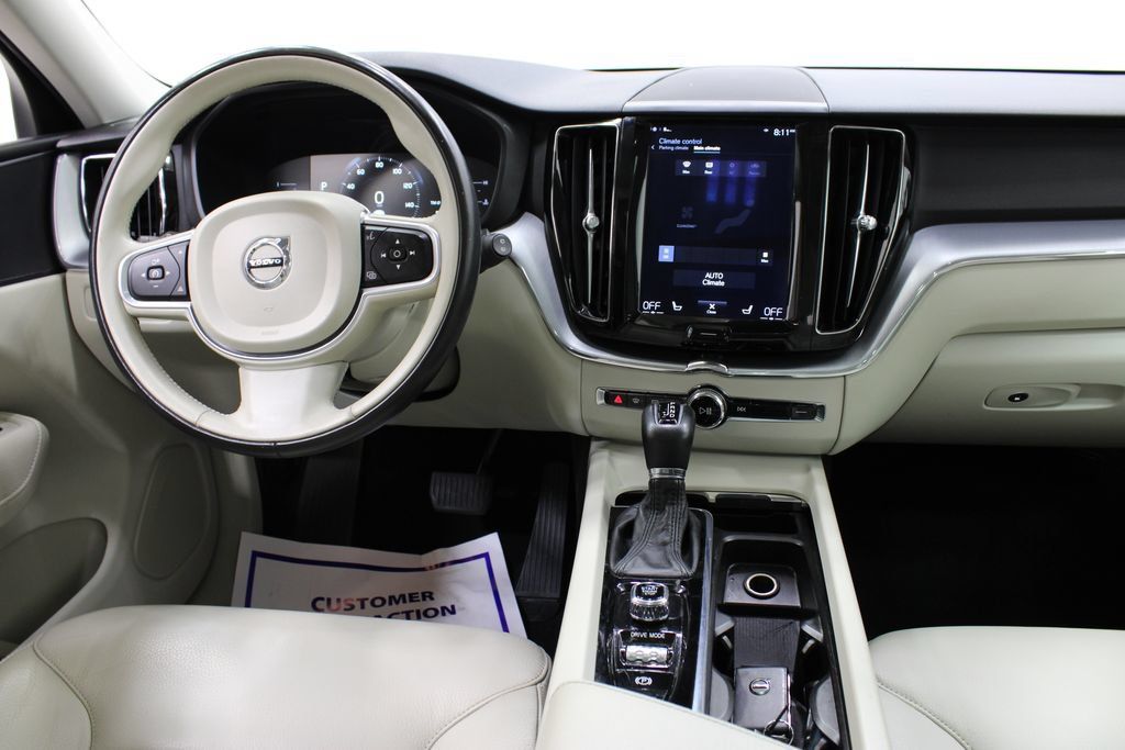 Used 2018 Volvo XC60 T6 Momentum w/ Convenience Package AWD/4WD image 9
