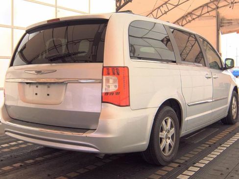Used 2011 Chrysler Town & Country Touring FWD image 4