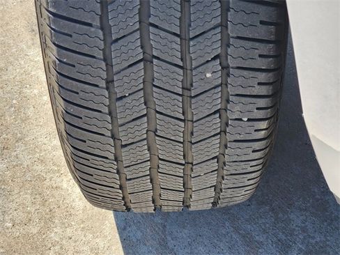 Used 2022 GMC Yukon Denali w/ Denali Premium Package image 11