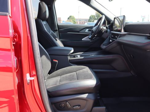 Used 2025 Ford Explorer ST image 15