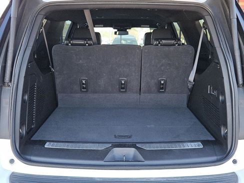Used 2023 Chevrolet Suburban Premier image 33