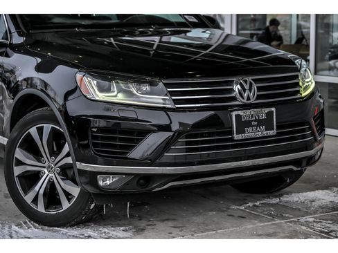 Used 2017 Volkswagen Touareg Wolfsburg Edition image 2