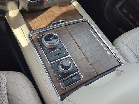 Used 2020 Ford Expedition Platinum image 16