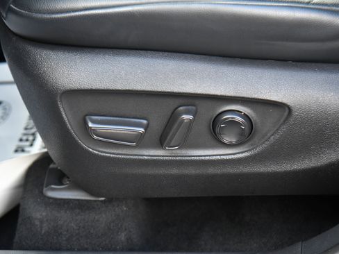 Used 2023 Toyota Highlander XLE image 17