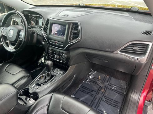 Used 2019 Jeep Cherokee Latitude Plus AWD/4WD image 28
