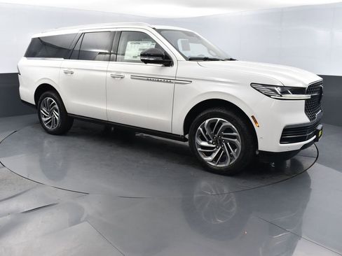 New 2025 Lincoln Navigator L Reserve image 3