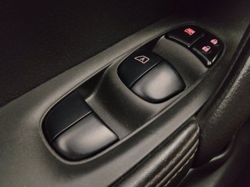 Used 2020 Nissan Rogue Sport S FWD image 27