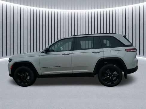 New 2025 Jeep Grand Cherokee Limited w/ Black Appearance Package image 17