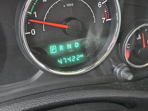 Used 2018 Jeep Wrangler Unlimited Sahara image 13