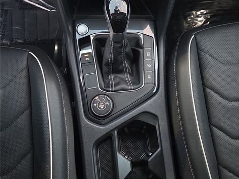 Used 2024 Volkswagen Tiguan SEL R-Line image 23