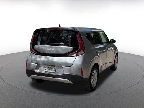 Used 2025 Kia Soul LX w/ LX Technology Package FWD image 14