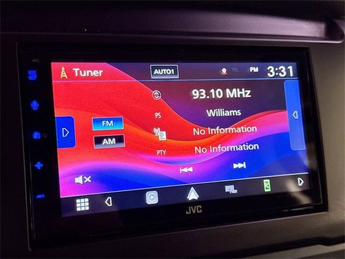 Used 2017 Nissan Titan SV image 15