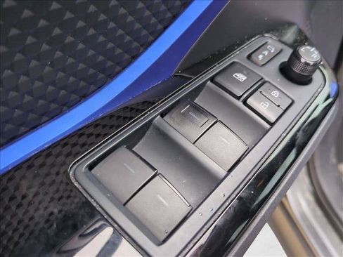 Used 2022 Toyota C-HR XLE FWD image 11