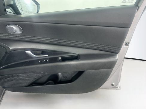 Used 2025 Hyundai Elantra Limited FWD image 31