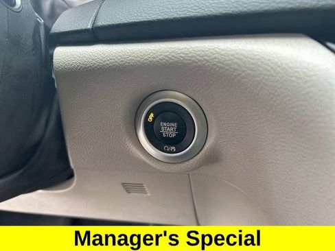 Used 2023 Chrysler Pacifica Touring-L FWD image 19