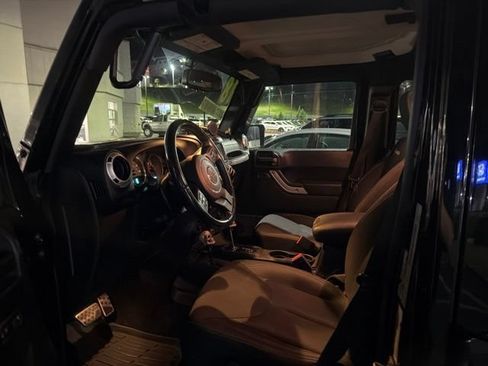 Used 2018 Jeep Wrangler Unlimited Sahara w/ Connectivity Group AWD/4WD image 8