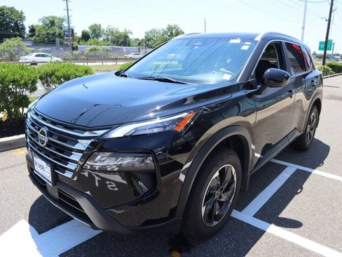 Certified 2024 Nissan Rogue SV w/ SV Premium Package AWD/4WD image 9