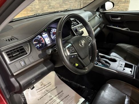 Used 2017 Toyota Camry XLE image 12