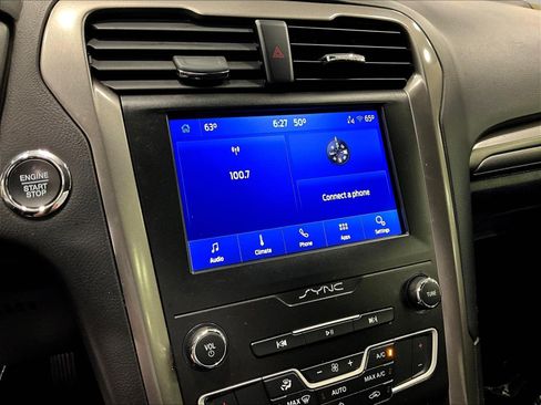Used 2020 Ford Fusion SE FWD image 12