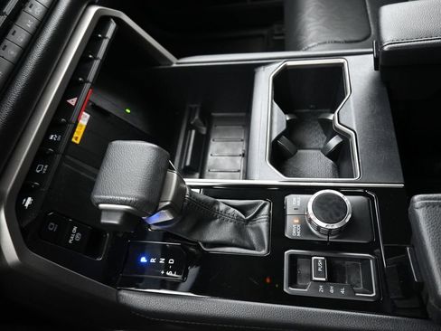 Used 2024 Toyota Tundra Limited image 28