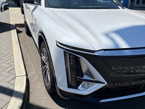 Used 2024 Cadillac Lyriq Luxury AWD/4WD image 4