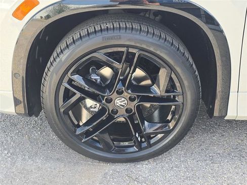New 2026 Volkswagen Tiguan SE R-Line FWD image 8