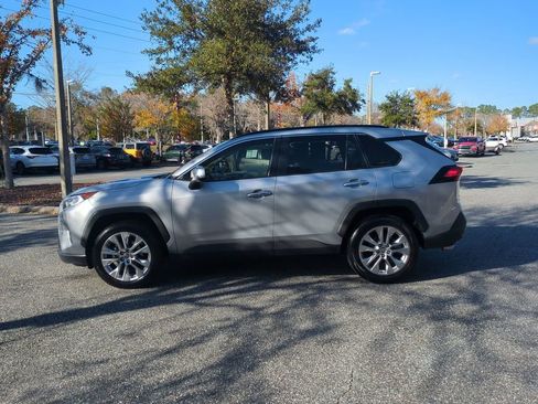 Used 2019 Toyota RAV4 Limited image 8