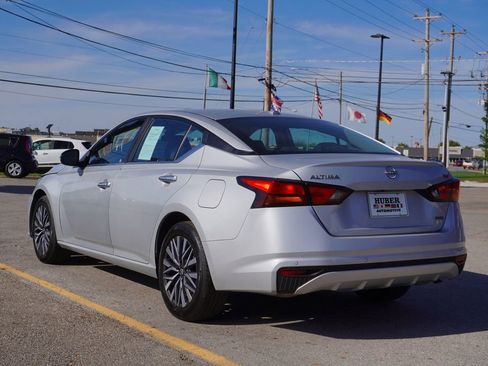 Used 2023 Nissan Altima 2.5 SV image 5